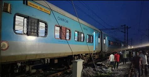 Howrah-Bhubaneswar Jan Shatabdi Express Derails Near Bhadrak Rly Stn | Pragativadi | Odisha News ...