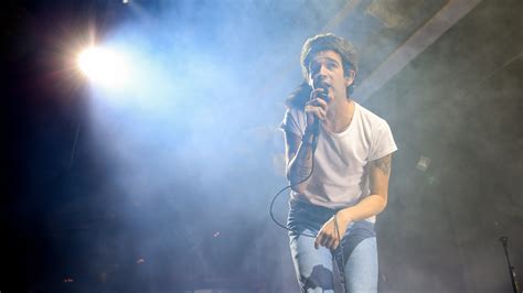 The 1975's Matt Healy redefines rock stardom at remarkable Milwaukee ...