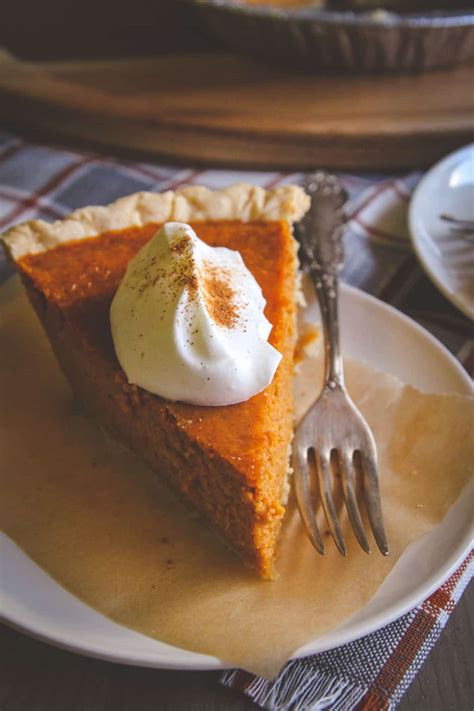 Easy 5 Ingredient Pumpkin Pie Recipe - Sweetphi