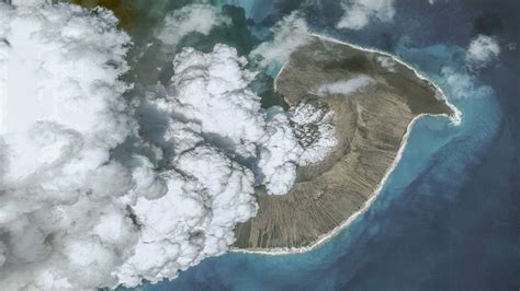 Hunga Tonga undersea volcano eruption to make ozone hole larger | Space