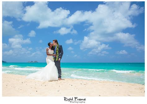 Hawaii Destination Wedding Oahu by RIGHT FRAME PHOTOGRAPHY