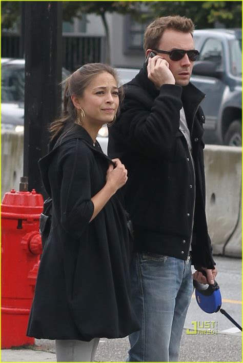 Kristin Kreuk & Mark Hildreth: Canada Couple: Photo 2483201 | Rihanna Photos | Just Jared ...