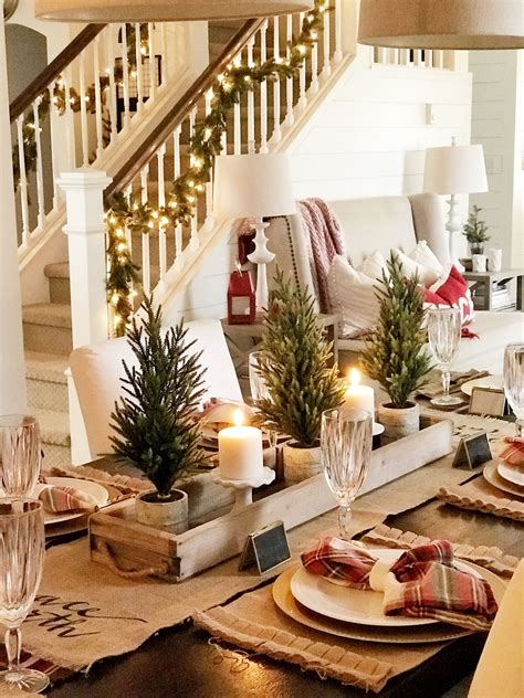 Traditional Christmas. Farmhouse Christmas. Christmas tablescape ...