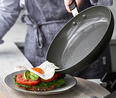 Best Eco-Friendly Pan | Awarded by CNN | © GreenPan Official | The Cookware Company (USA), LLC