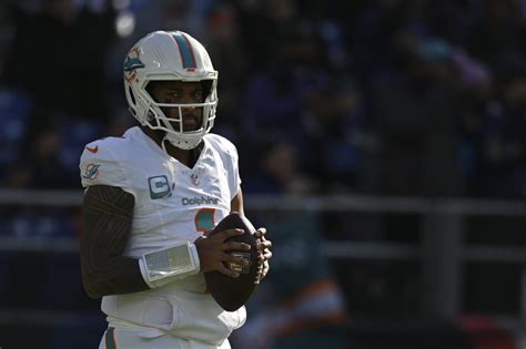 Legendary NFL quarterback breaks down how Miami Dolphins and Tua ...