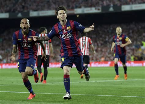 Amazing solo goal by Messi in Spanish Cup Final. - World Soccer