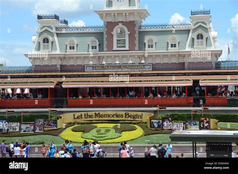 Entrance to Disney's Magic Kingdom Orlando Florida Stock Photo - Alamy