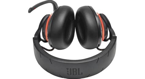 JBL Quantum 800 Review: The perfect mid-range gaming set?