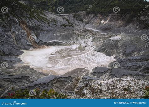 Tangkuban Perahu Volcanic Crater Stock Image - Image of large, poison ...