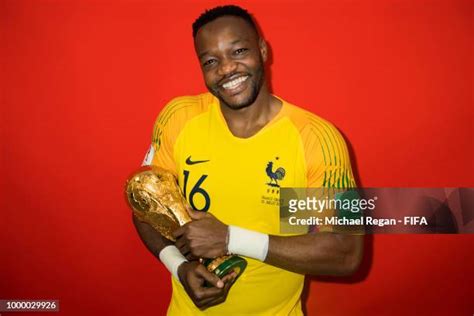 Steve Mandanda France Photos and Premium High Res Pictures - Getty Images