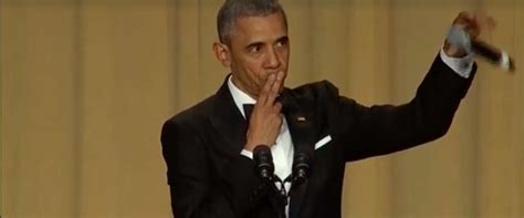 Obama geeft hilarische speech met cool einde