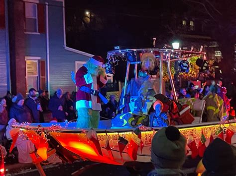 Photos from the 2022 West Cape May Christmas Parade – High Tide