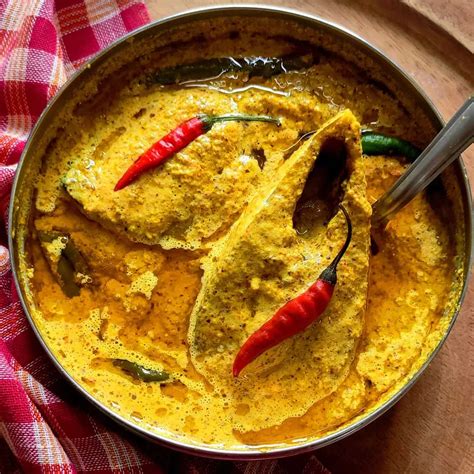 How to make Ilish Bhapa Shorshe Recipe