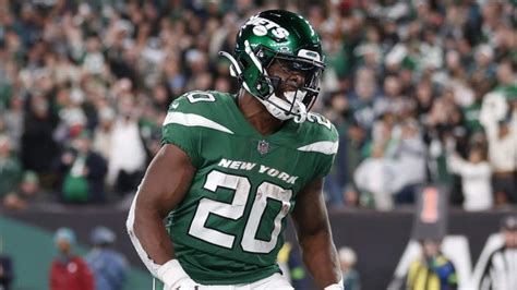 Breece Hall Scares Jets Fans With Injury Post on Social Media