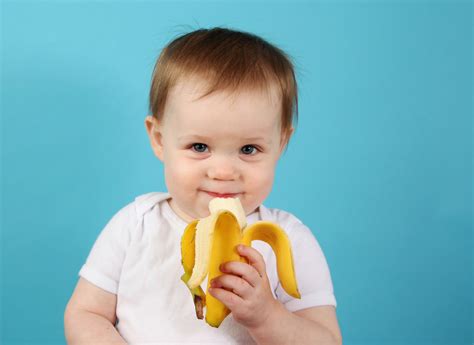 Baby eating a banana - Living