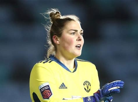 Mary Earps signs new deal at Manchester United Women - SheKicks