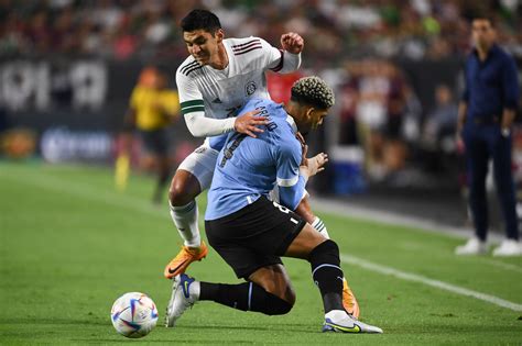 Ronald Araujo plays down injury fears after going off in Uruguay win ...