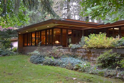 Frank Lloyd Wright's Barnes House | Usonian house, Frank lloyd wright homes, Usonian style