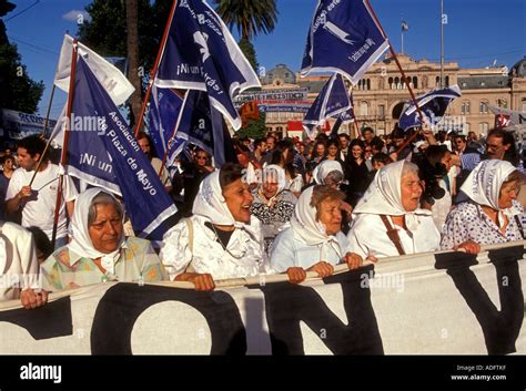 Argentinean mothers, madres de la Plaza de Mayo, protesting, protest ...