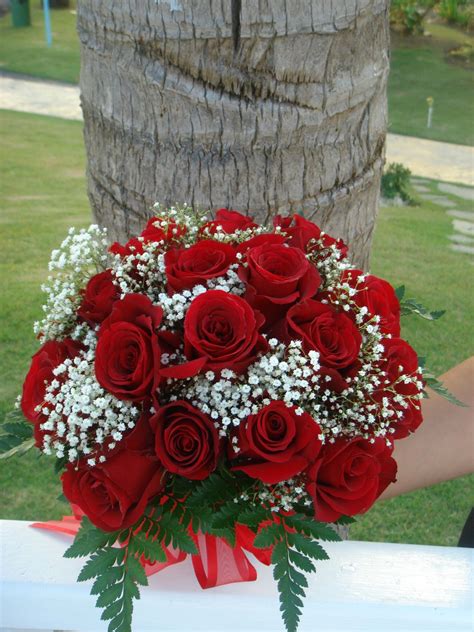 Bouquet Bridal: Red Roses and Small White Flowers Bouquet