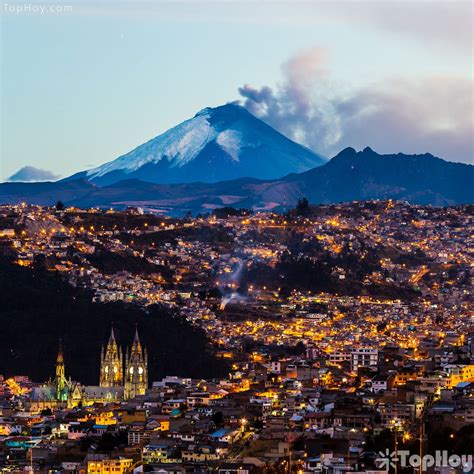 la ciudad de quito con el volcan cotopaxi al fondo - TopHoy