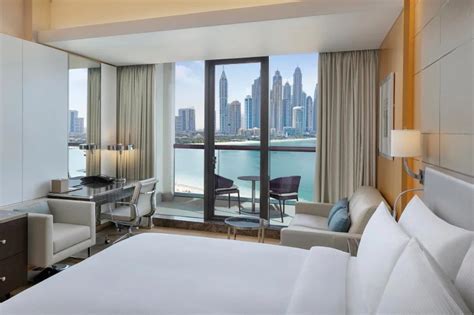 Hilton Opens 608-Room Hotel on Palm Jumeirah, Dubai | Airfare Comparisons