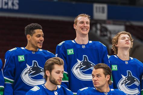 Vancouver Canucks on Twitter: "All smiles for team photo day 📸 https://t.co/IM0G6aAofe" / Twitter