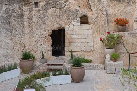 The Jesus Christ Tomb in the Tomb Garden. Entrance To the Garden Tomb ...