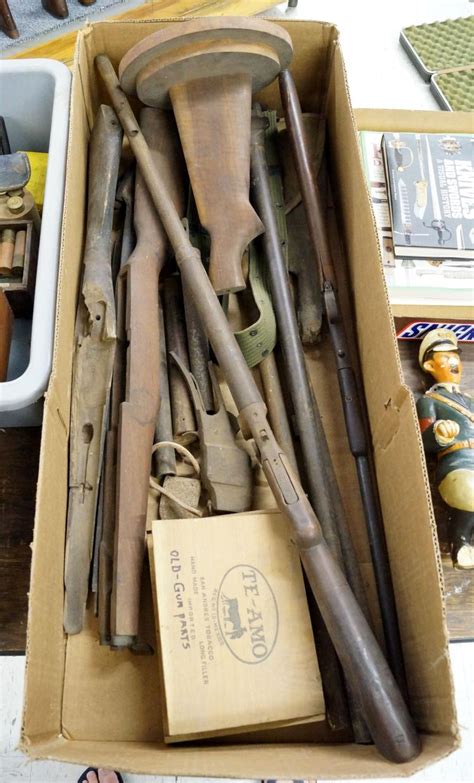 LOT ASSORTED VINTAGE GUN PARTS, STOCKS, BARRELS, LOCK PLATES