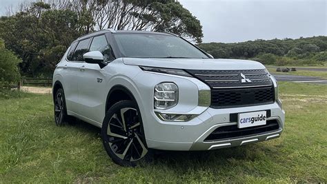 Mitsubishi Outlander Plug-in Hybrid EV 2023 review: Exceed - What's the ...