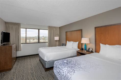 La Quinta Inn & Suites by Wyndham Secaucus Meadowlands | Secaucus, NJ Hotels