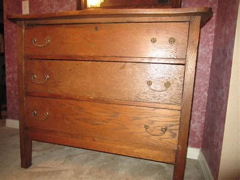 chest of drawers | Chest of drawers It looks old cuz it is. … | Flickr