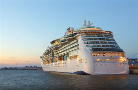 Cruise ship at night stock image. Image of ship, cruise - 20752825