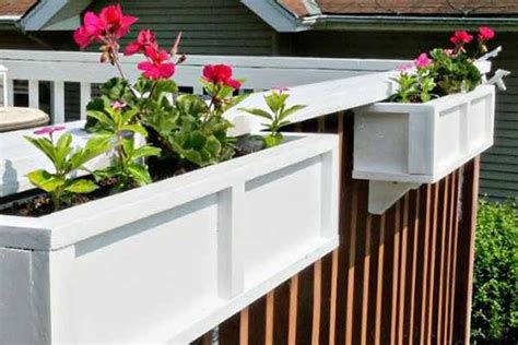 16 Ways to Customize Your Deck | Deck planter boxes, Deck planters ...