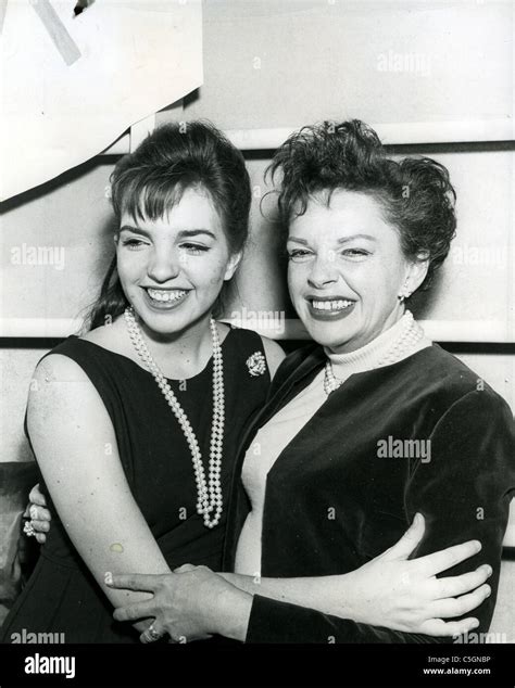 JUDY GARLAND with daughter Liza Minnelli about 1964 Stock Photo - Alamy