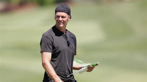 WATCH: Tom Brady Does Incredible Golf Trick Ahead Of 'The Match' | iHeart