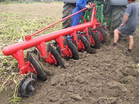 Massey Fergusson Disc Plough. Agricultural Machinery & Farming ...