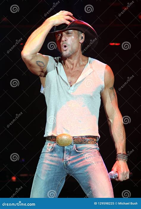 Tim McGraw Performs in Concert Editorial Image - Image of palm, florida: 129598225