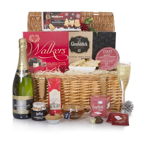 The Traditional Christmas | Christmas hamper, Wine hampers, Christmas ...