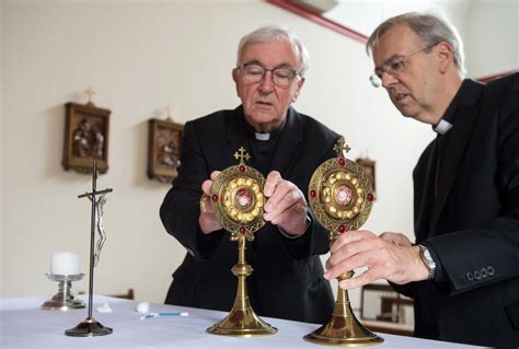 Two parishes receive relics of Blessed Carlo Acutis - Diocese of ...