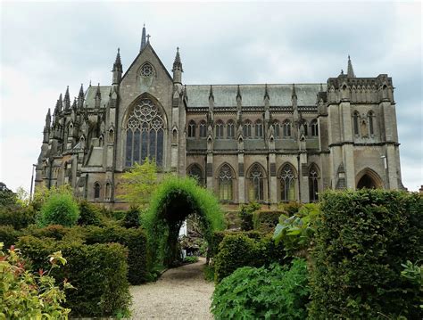 Arundel Cathedral © Rob Farrow cc-by-sa/2.0 :: Geograph Britain and Ireland