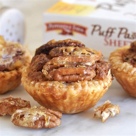 Cooking with Manuela: Puff Pastry-Pecan Mini Tarts Topped with Caramelized Pecan Halves