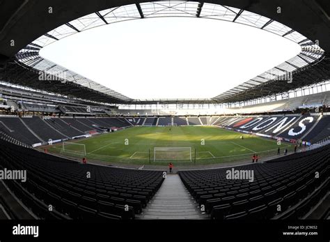 Burnley stadium general hi-res stock photography and images - Alamy