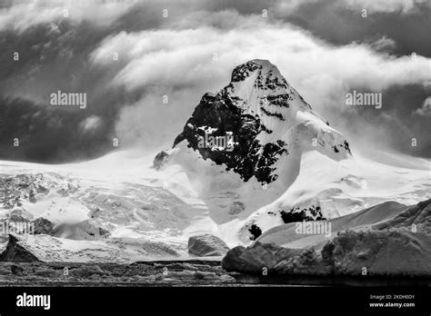 Antarctica Black and White Stock Photos & Images - Alamy