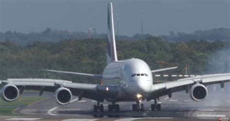 Unbelievable Airbus A380 hard Crosswind Landing | WordlessTech