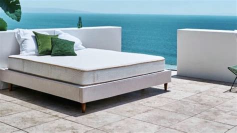 Saatva Mattress Reviews (Analyzed & Compared)