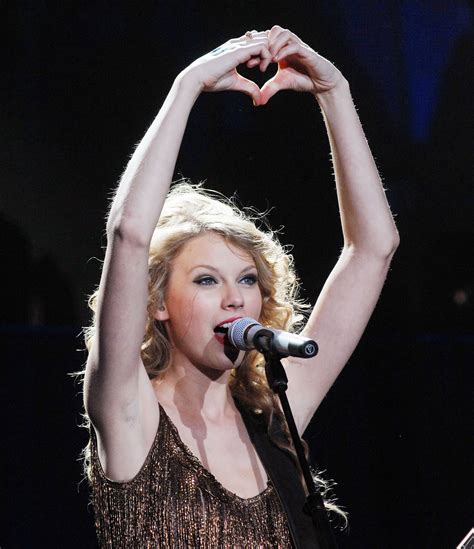 Live Concert Events!: Taylor Swift Live in Milan, Italy sings "Fifteen"!