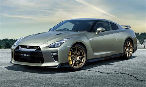 You can now get the updated Nissan GT-R in interesting colors | VISOR.PH