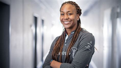 How WNBA Star Tamika Catchings Doesn't Let Her Disability Hold Her Back ...