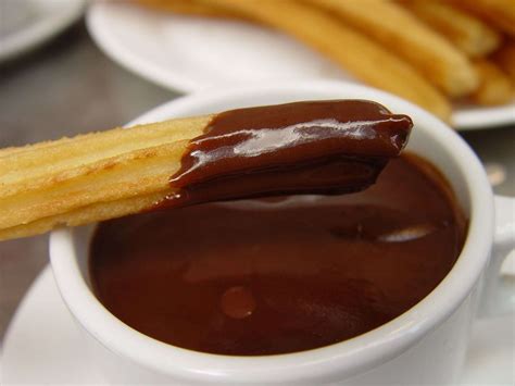 EL CHOCOLATE CON CHURROS: platos típicos con tradición - Por Soleá